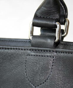 Lederhandtasche Denia in Schwarz - Riemenaufnahme