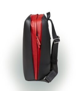 Lederrucksack Jetback in Schwarz und Rot von der Seite