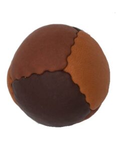 Jonglierbälle aus Rindsleder in den Farben Cognac, Braun und Dunkelbraun
