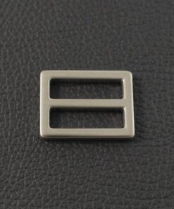 Dreisteg Eckig Silber Satiniert